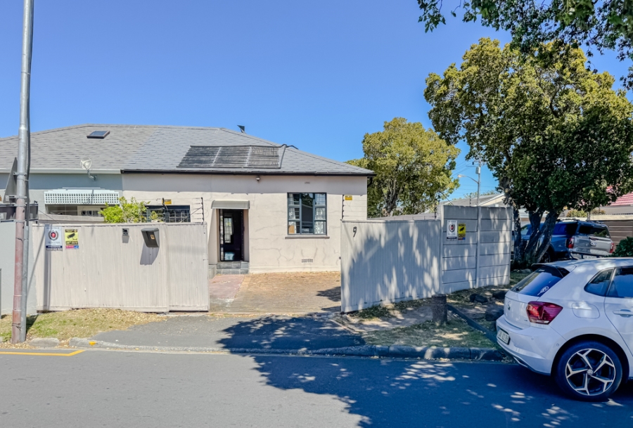 2 Bedroom Property for Sale in Claremont Village Western Cape